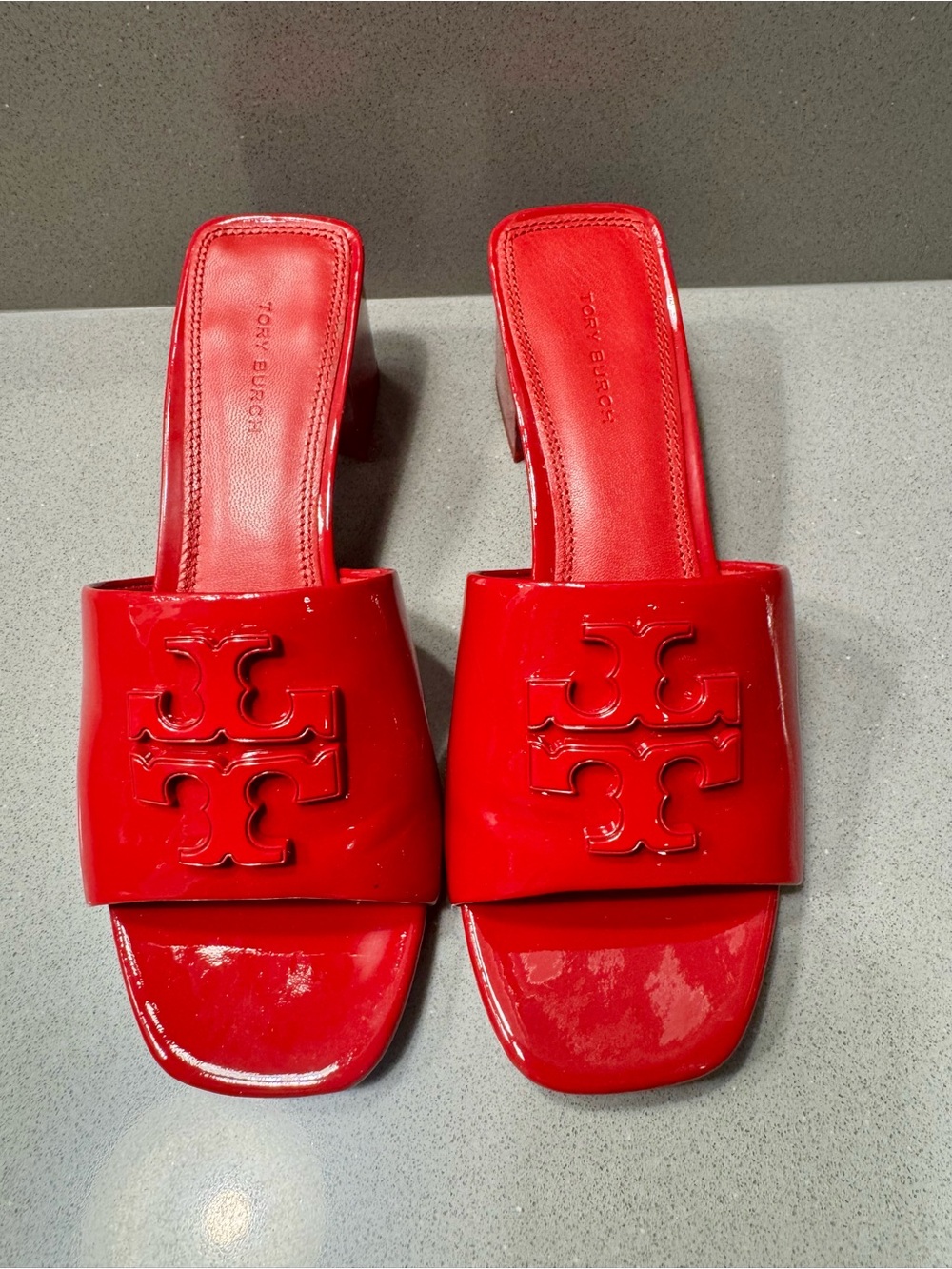 Tory Burch Eleanor Block Heel in Red Patent Size 6 in EUC